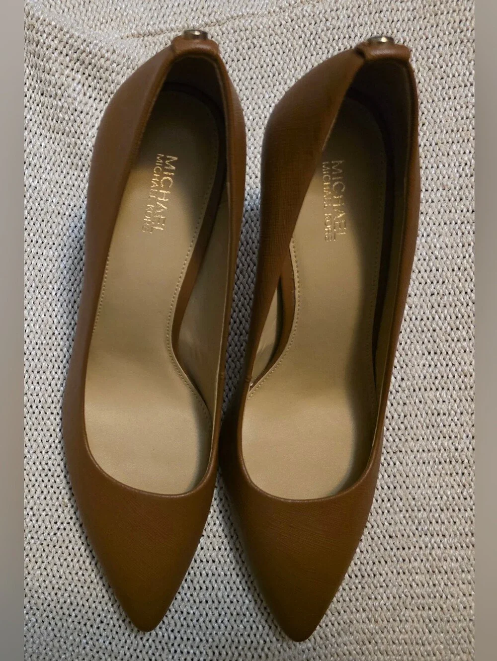 NEW Michael Kors Camel Brown Saffiano Leather Pumps – Size 8